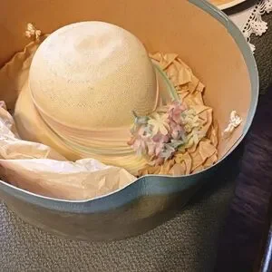 Dior | Accessories | Dior Vintage Chapeaux Floral Straw Hat  display picture 3